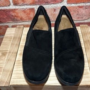 Clarks artisan. Black shoes sz 8. Super thick heel. Suade like upper.
